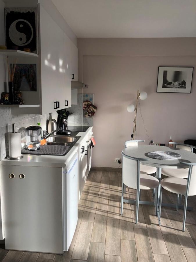 Shiny Nice Studio At Ostend Apartment Luaran gambar
