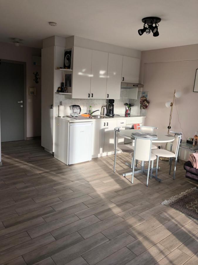 Shiny Nice Studio At Ostend Apartment Luaran gambar
