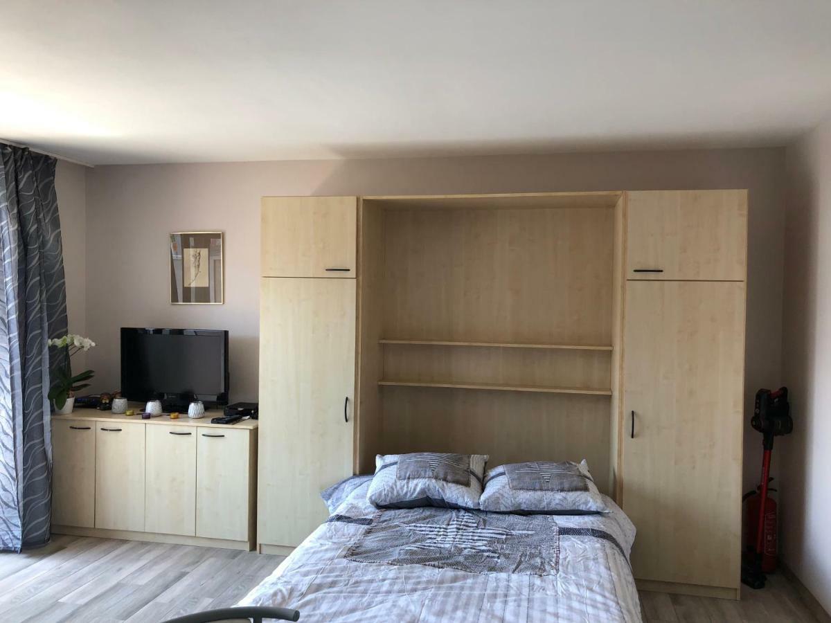 Shiny Nice Studio At Ostend Apartment Luaran gambar