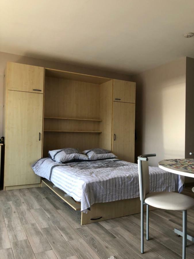 Shiny Nice Studio At Ostend Apartment Luaran gambar